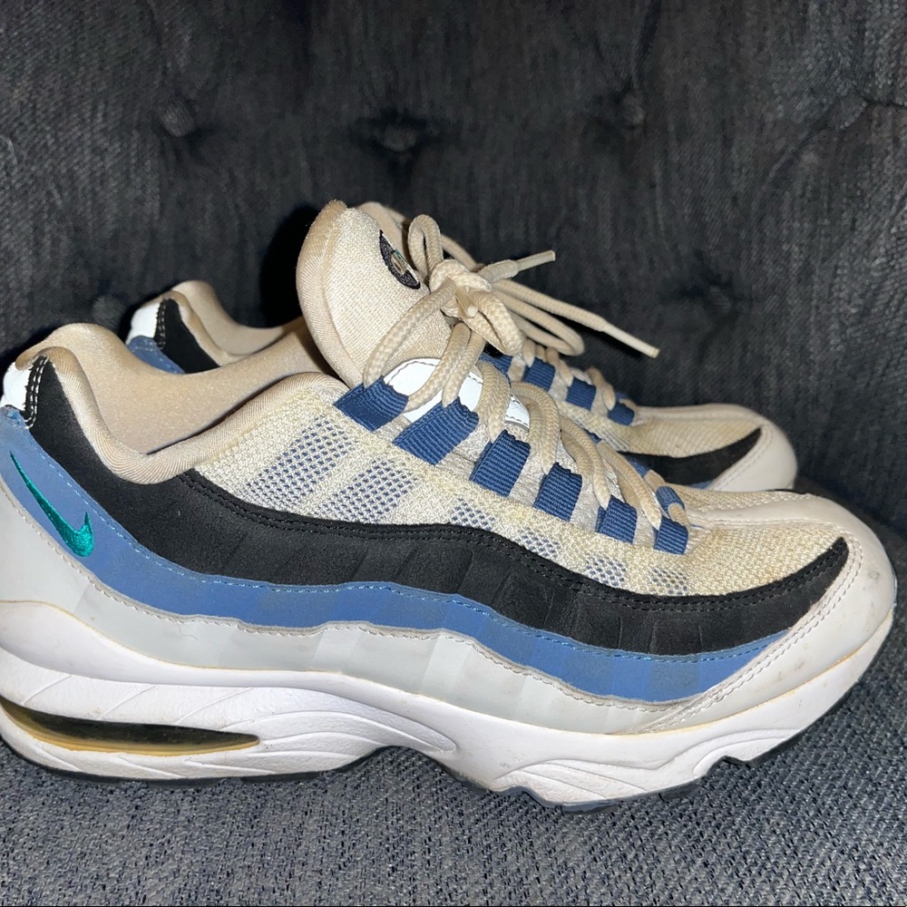 Youth size 7 nike air max 85